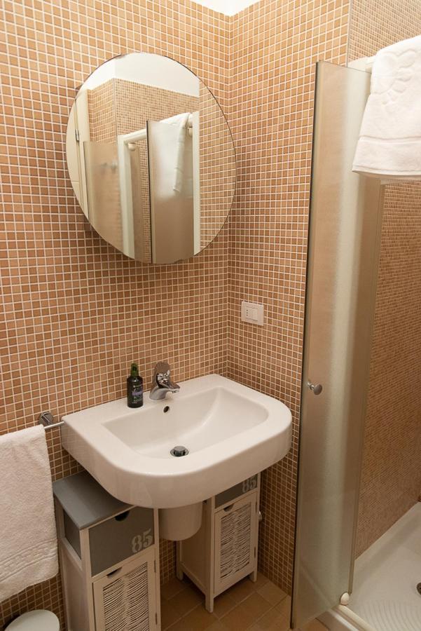 Zara D'Amare A Pesaro 10 Metri Dalla Spiaggia By Yohome المظهر الخارجي الصورة