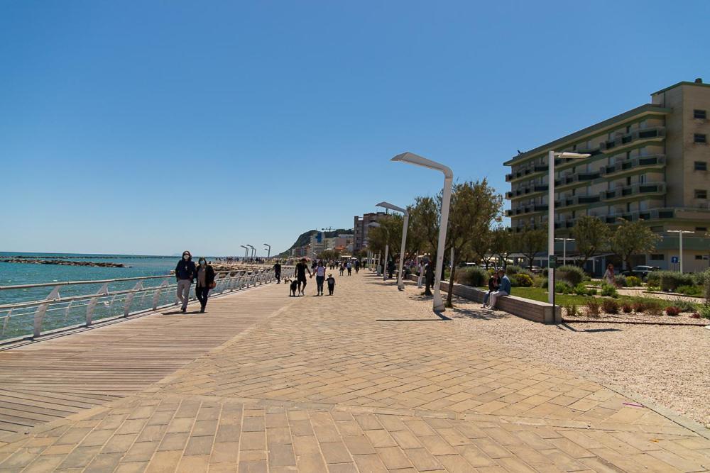 Zara D'Amare A Pesaro 10 Metri Dalla Spiaggia By Yohome المظهر الخارجي الصورة