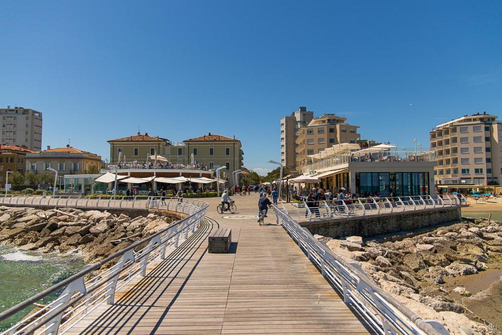 Zara D'Amare A Pesaro 10 Metri Dalla Spiaggia By Yohome المظهر الخارجي الصورة