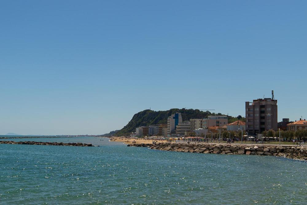 Zara D'Amare A Pesaro 10 Metri Dalla Spiaggia By Yohome المظهر الخارجي الصورة